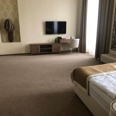 Hotel Panství Dlouhá Lhota Esterno foto
