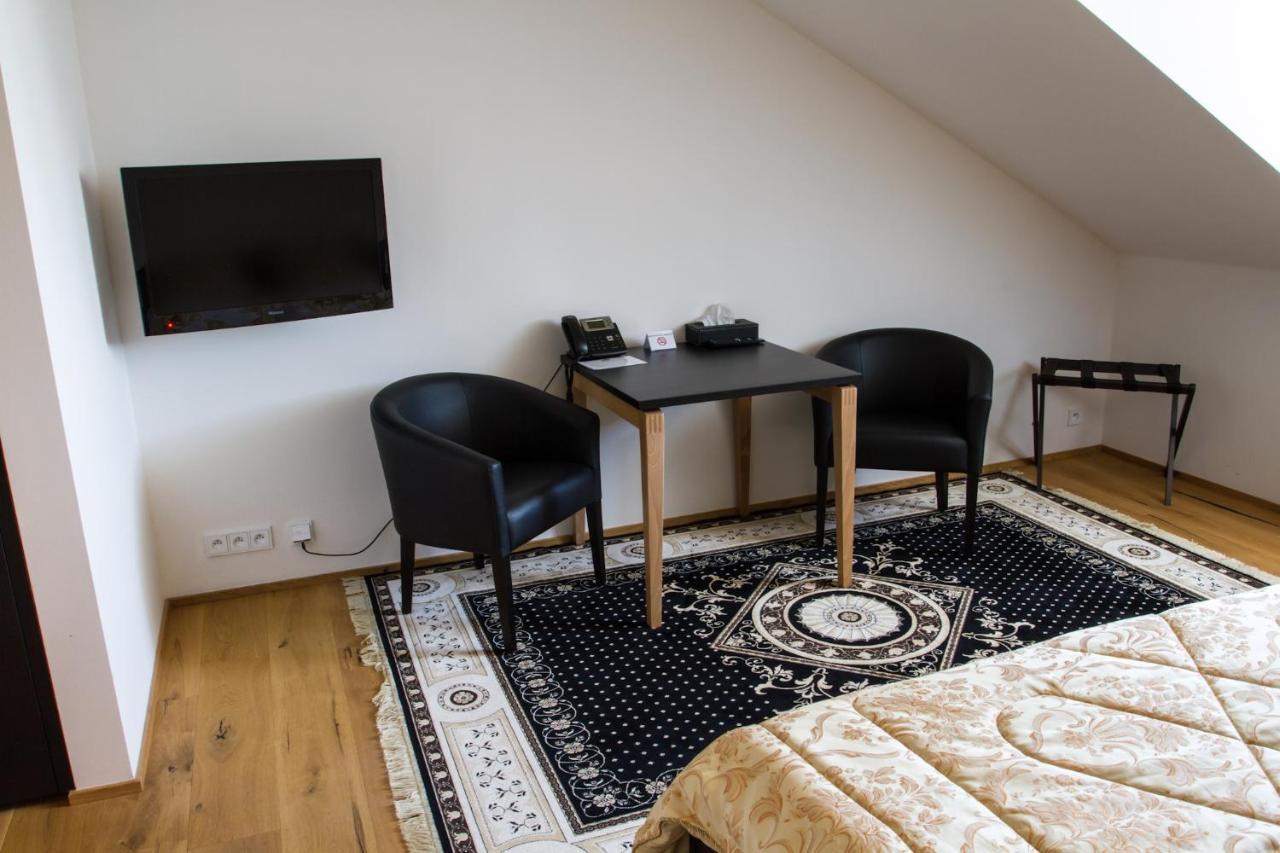 Hotel Panství Dlouhá Lhota Esterno foto