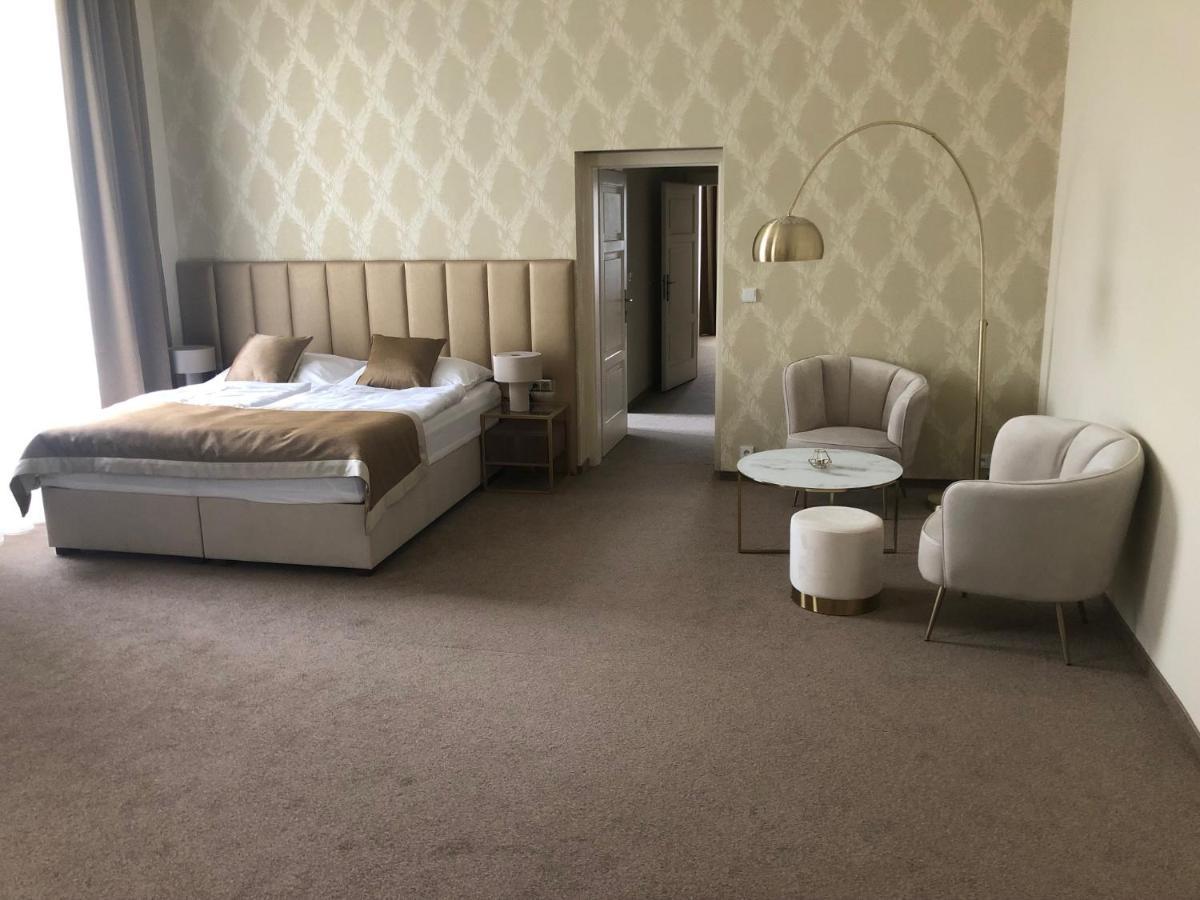 Hotel Panství Dlouhá Lhota Esterno foto