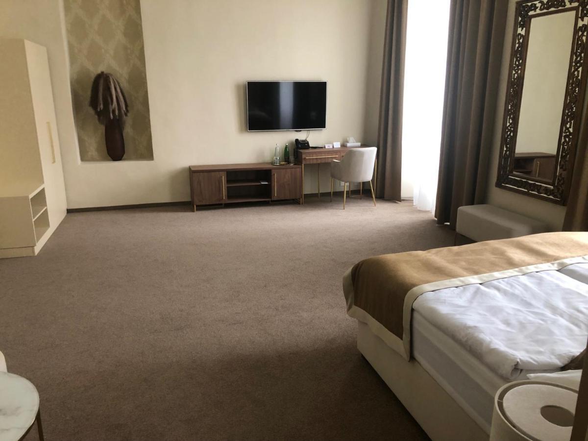Hotel Panství Dlouhá Lhota Esterno foto