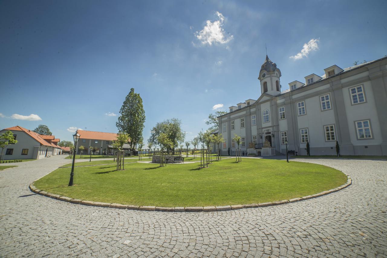 Hotel Panství Dlouhá Lhota Esterno foto