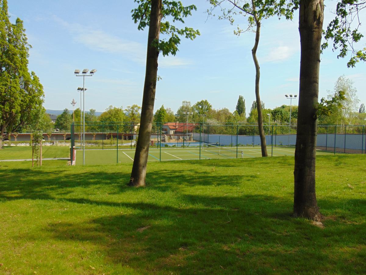 Hotel Panství Dlouhá Lhota Esterno foto