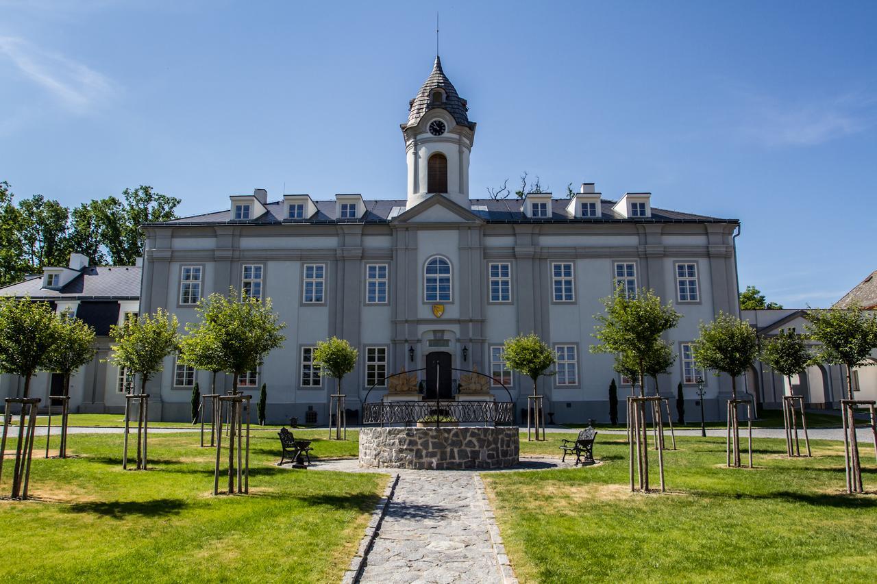 Hotel Panství Dlouhá Lhota Esterno foto
